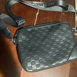Louis Vuitton Crossbody Bag – Damier Graphite