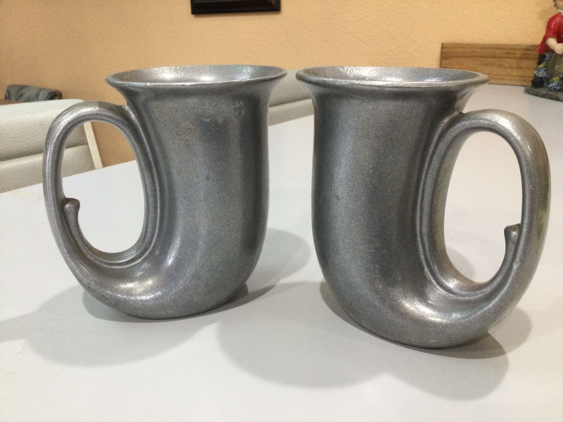 Solid pewter antique mugs keeps beer exceptionally cold