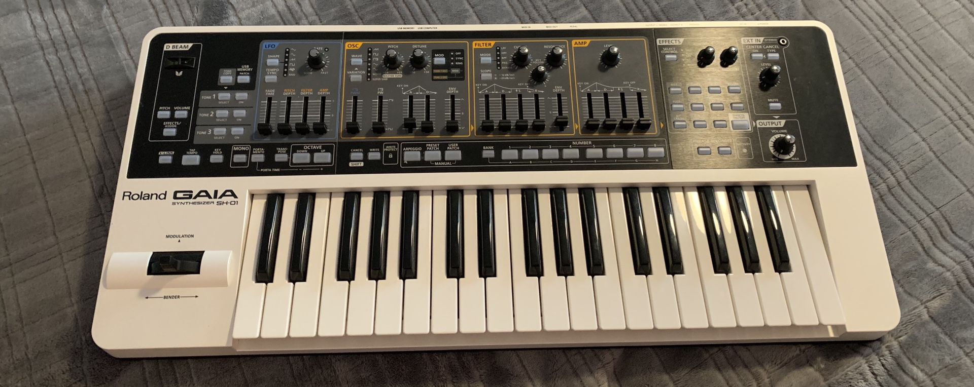 Roland GAIA SH-01 — Synthesizer