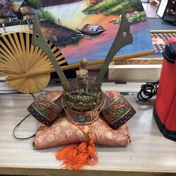 Decorative Japanese Samurai/Kabuto Helmet in Metal Decoration 💵  💳  💵  CASH ONLY 💵💳💵