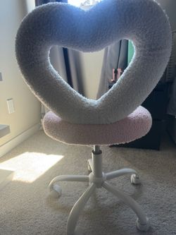 Heart-Shaped Sherpa Swivel Desk Chair