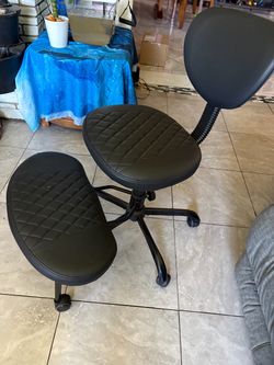 Black Ergonomic Cross-Legged Office Chair