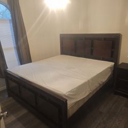 Kingsize Bed With Mattress 