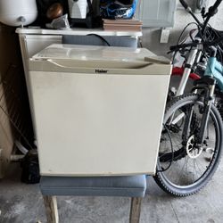 Mini Fridge 