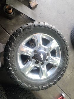 4 Silverado 2500 HD rims 20 inch 8 lugg