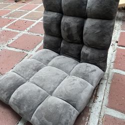 Memory foam floor gaming chair