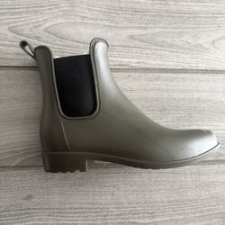 A New Day Rainboot Size 7