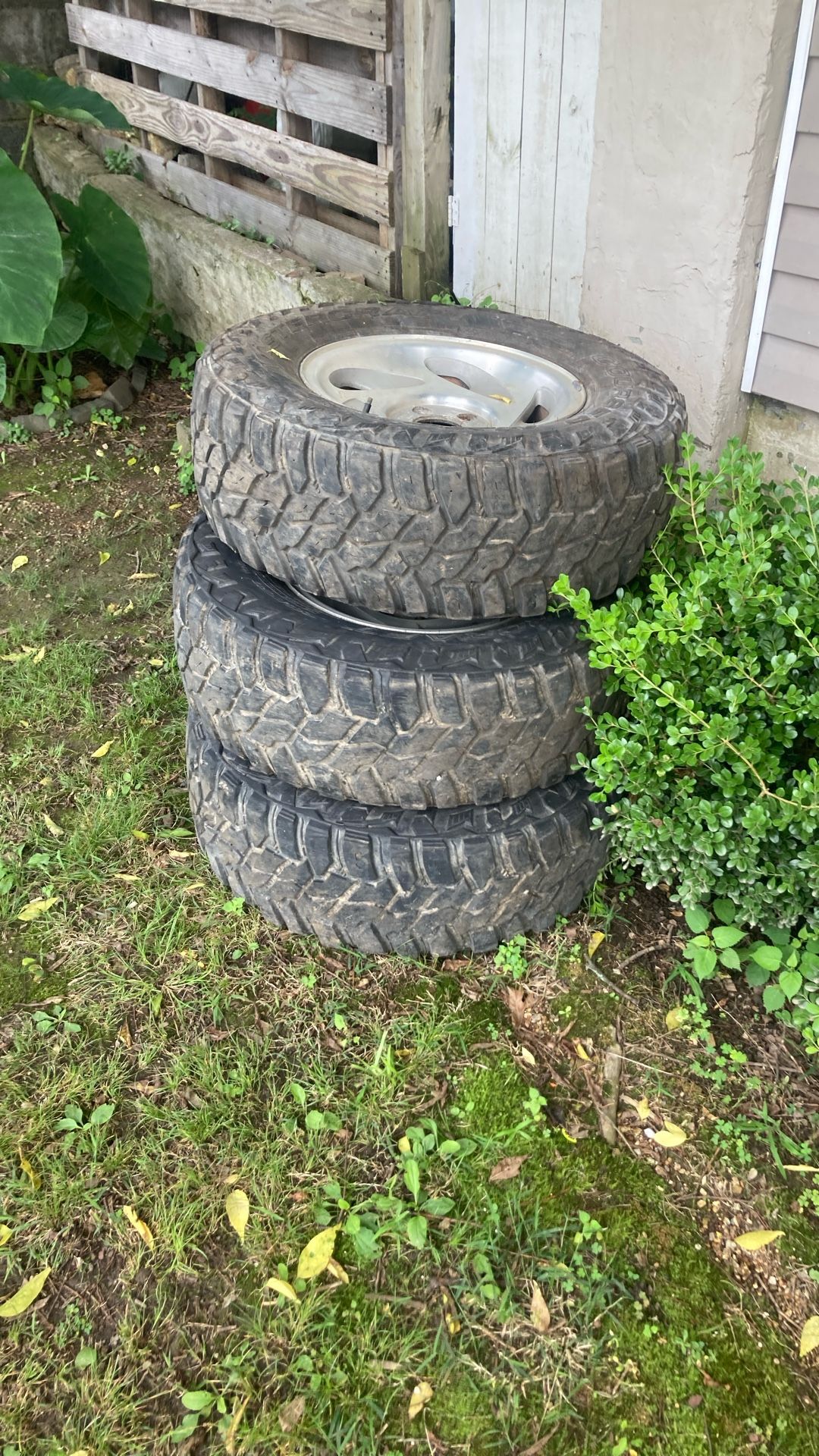 3- 285/70/17 Master craft Tires With Good Tread