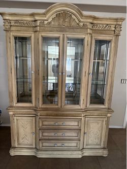Large Ornet China cabinet/ Displey Hutch with glass shelves