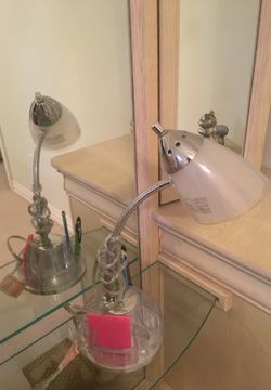 High end table light with pencils holder. Great for dorm or Student.New must sell moving