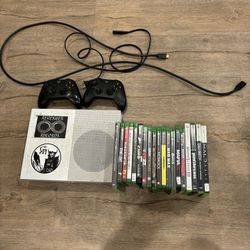 Xbox 1 S (2 Controllers And 19 Games)