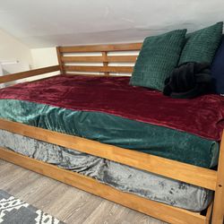 Kodiak Daybed And Trundle With 2 Twin Size Mattresses 