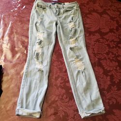 Hollister 3R rip jeans
