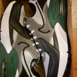 New  SIZE 9 Nike AIR MAX 90