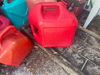 5 gallon gas cans