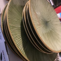 Green pretty plate set