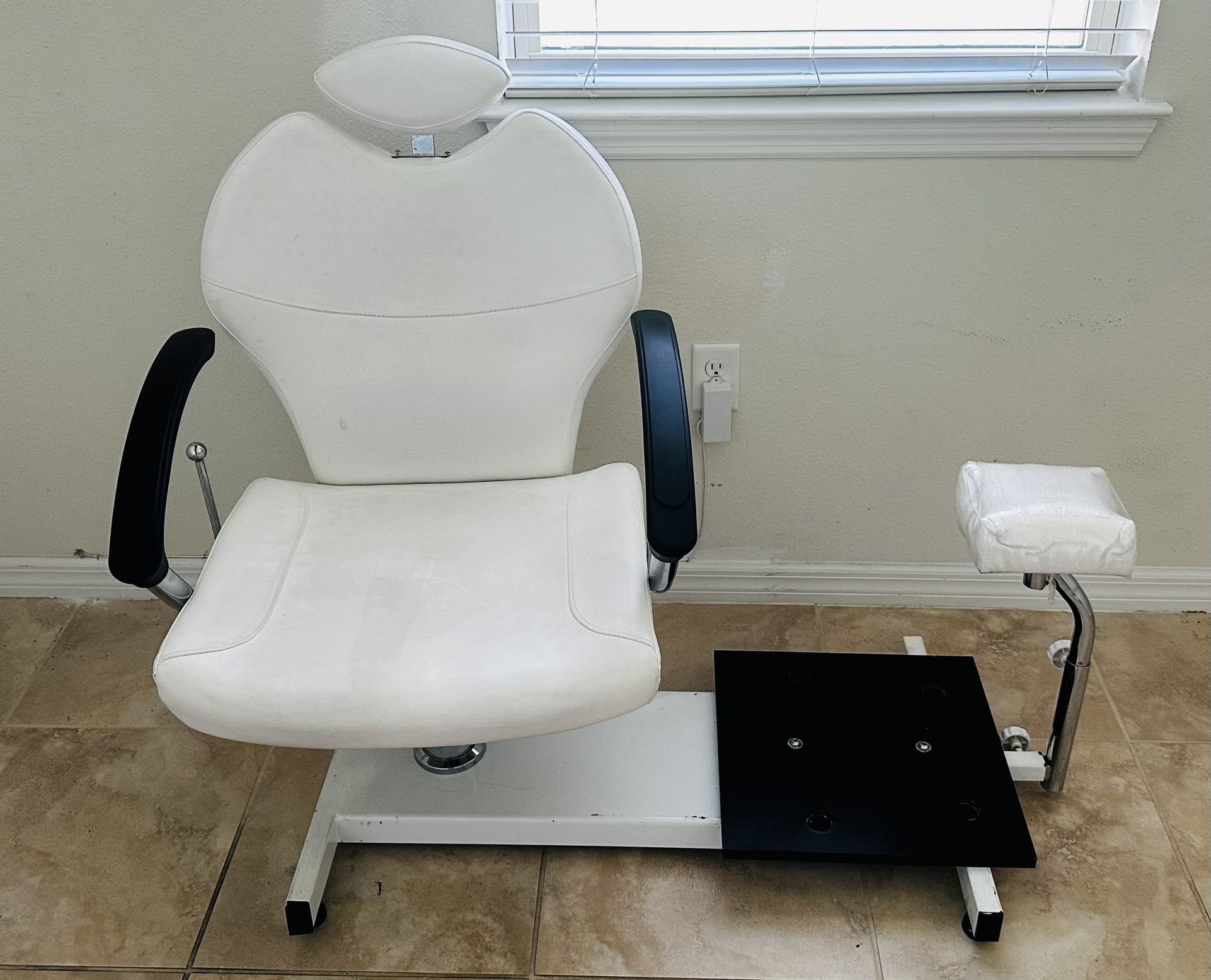 Nail Chair - pedicure.