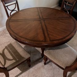 Round Dining Table 