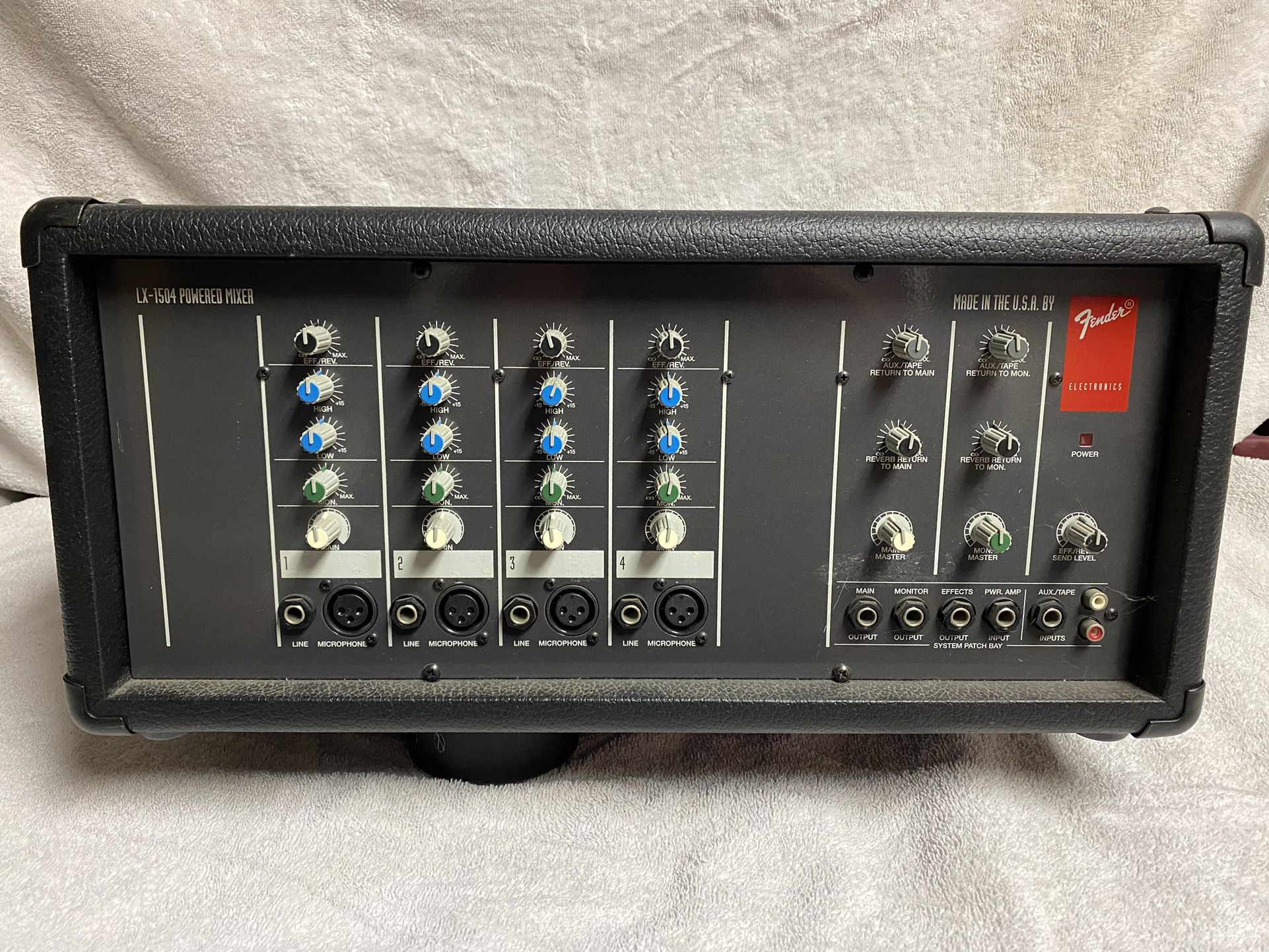 Fender LX-1504 Powered Mixer