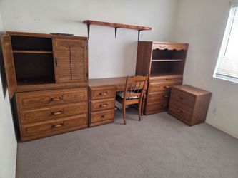 Full size bedroom frame 2 dressers desk chair & end table