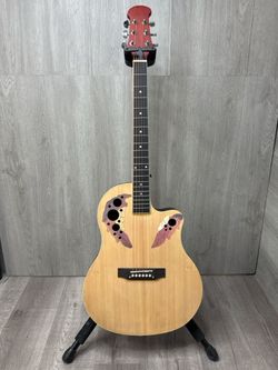 ACOUSTIC GUITAR - NO MODEL MARKED / UNKNOWN (A1D032977)