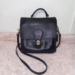 VINTAGE COACH Station Willis Blue Leather Crossbody Purse Messenger RARE 5130   Gold tone hardware turn lock closure Coach hang tag Removable shoulder