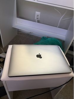 Mac Book Laptop 2018
