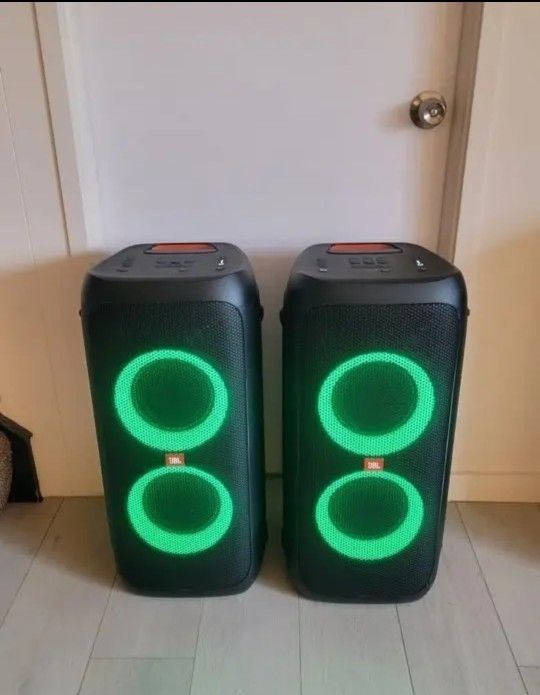 Neatly Used Pair JBL Speaker Partybox  310