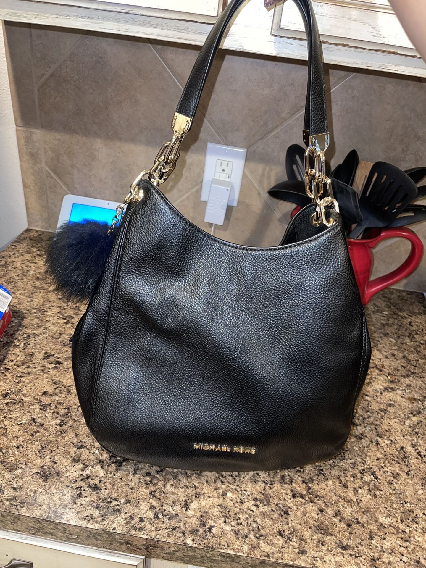 Michael Kors Lillie Large Chain Shoulder Tote for Sale in Conroe
