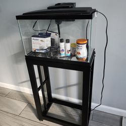 Aqueon Fish Tank With Filters And Fish Food 