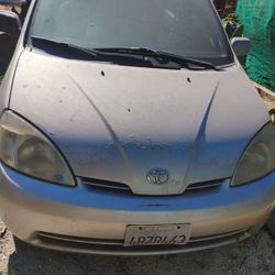 Vendo 2001 Toyota Prius El Carro Paró Y Ya No Quiso Encender Lo Tengo No Operación No Se Deben De Placas