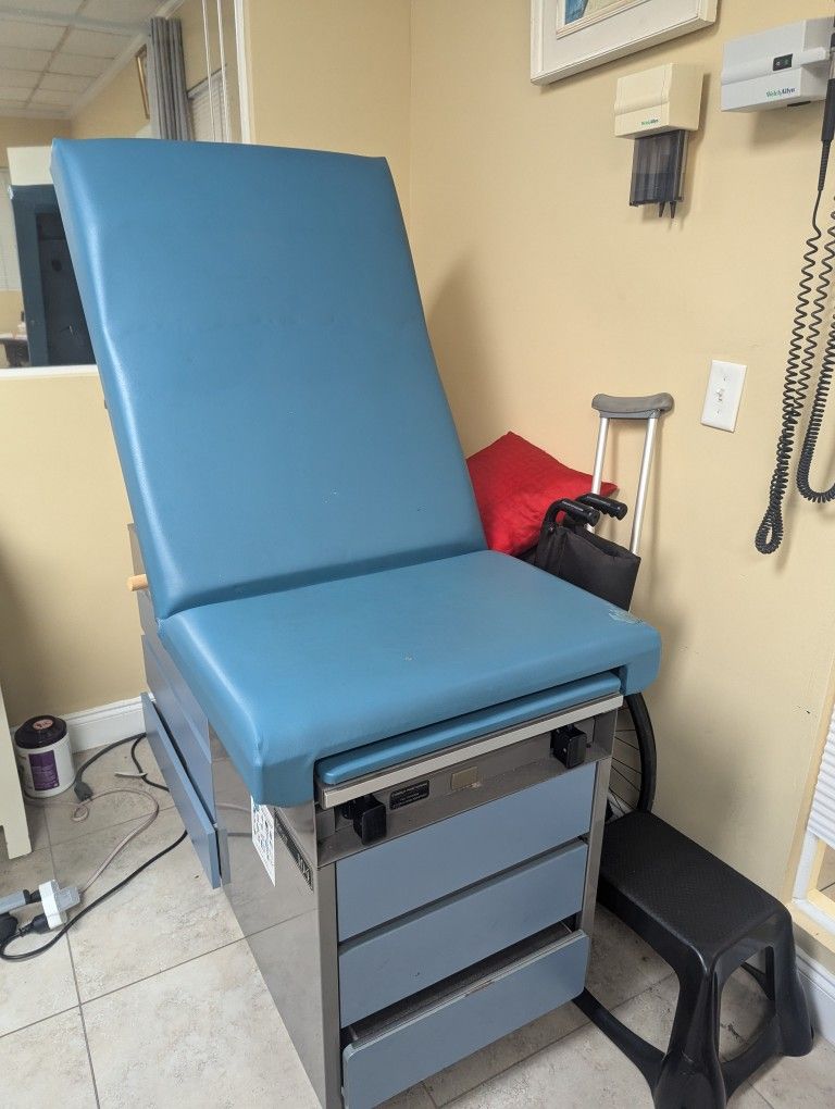 Ritter 104 Examination Table (Or Better Offer)