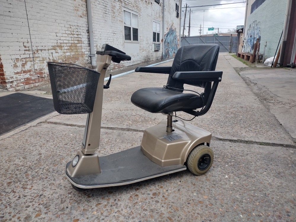 AMIGA RT Express 3 Wheel Mobility Scooter

