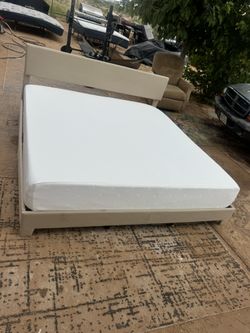 Beautiful Complete King Size Bed