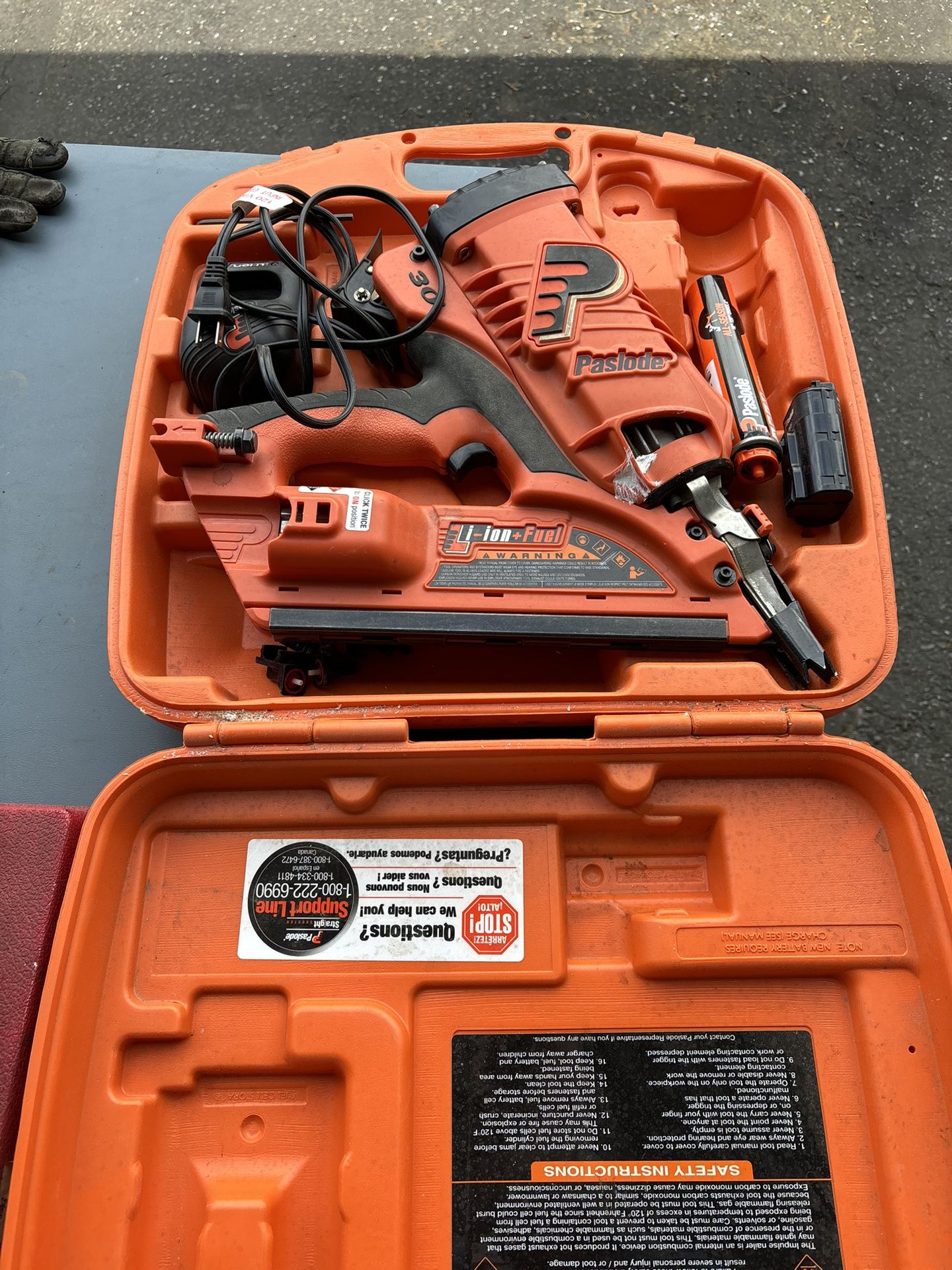 Paslode 30 Nailer- With Battery And Charger 