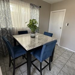 Dining Room Table 