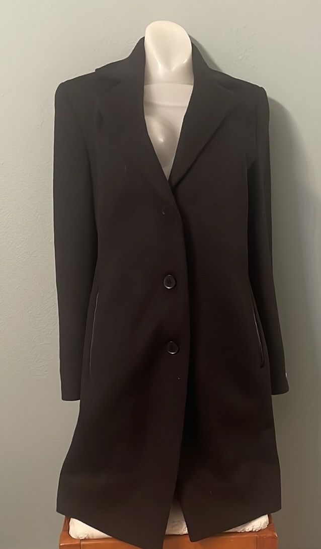 DNKY Sophisticated Black Wool Coat with Tailored Fit