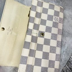 Louis Vuitton Wallet 100% Authentic 
