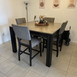 Kitchen/dining Room Table And Chairs 