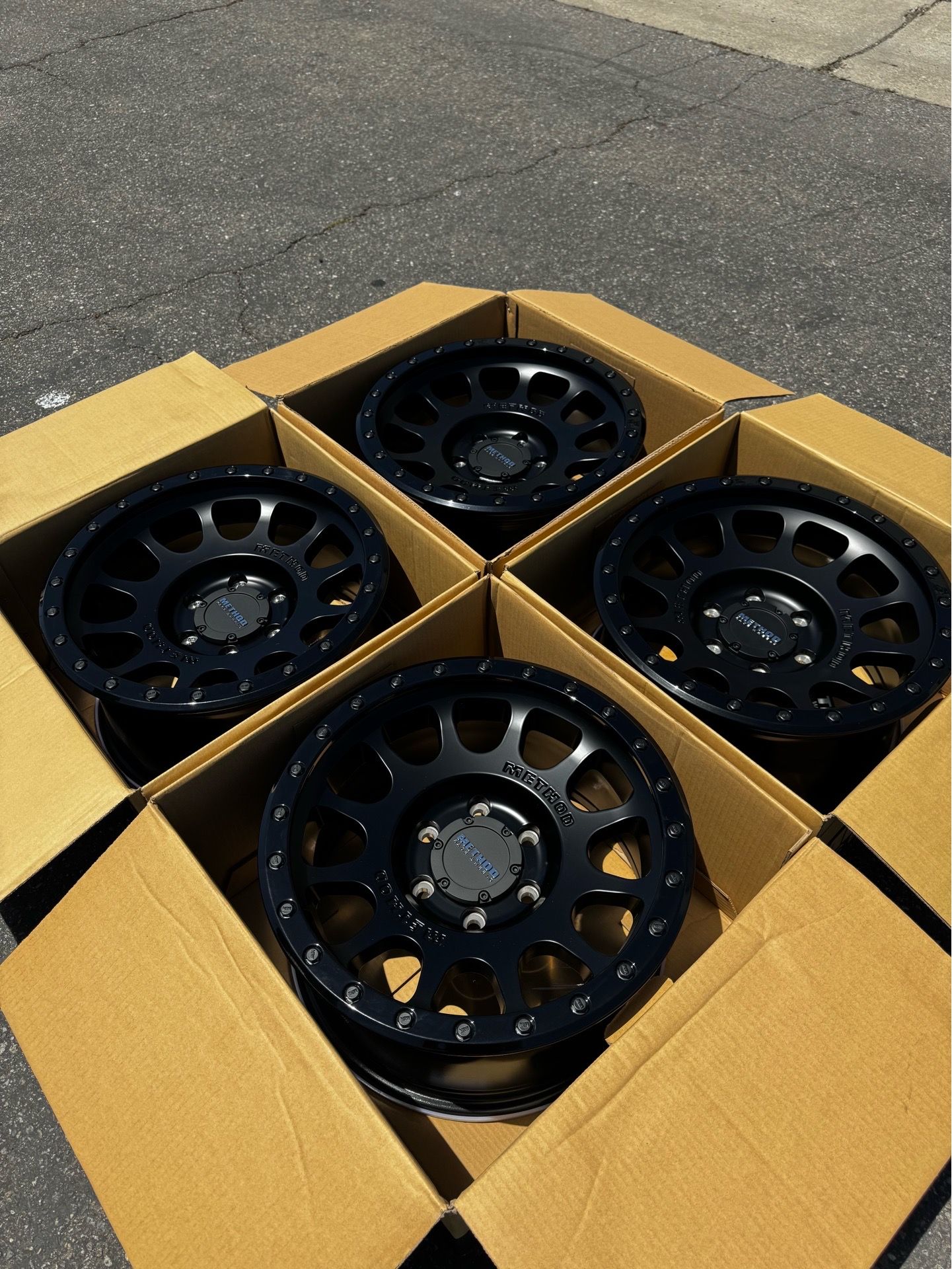 Method MR305 6x5.5 17” Double Black Wheels