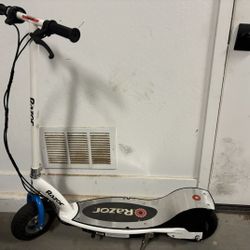 E300 Razor Electric Scooter