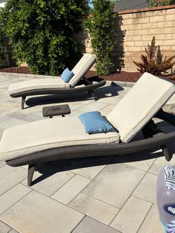 Need to sell today. 2 outdoor lounge chairs $50