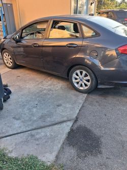 2012 ford fiesta se sedan