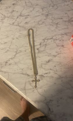 10k Cuban link chain with clamp Lock and cross also 10K