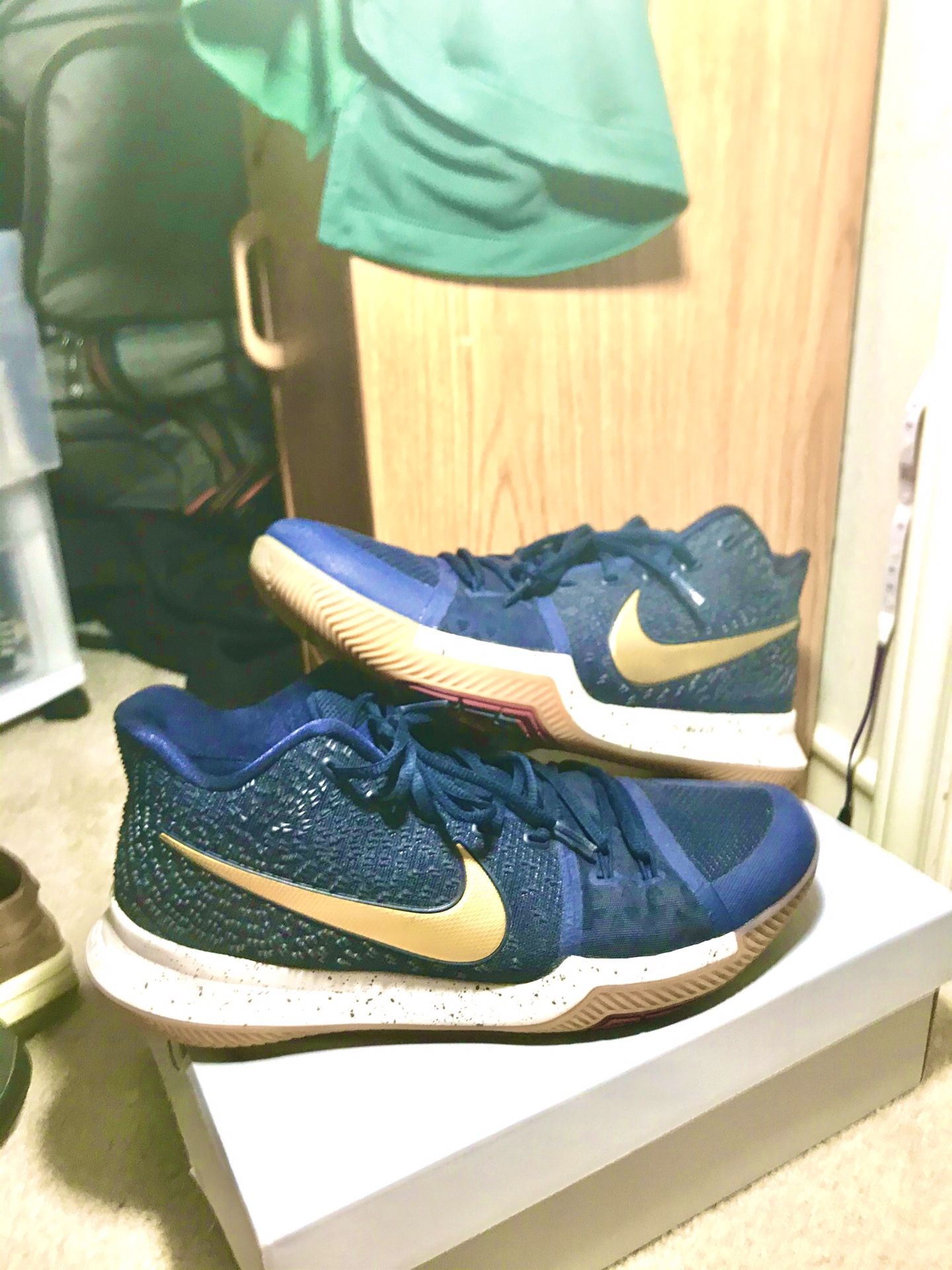 Nike Kyrie Obsidian Gold Men's Sz 12