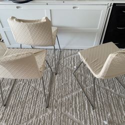 Free Chairs Without Cover  White 