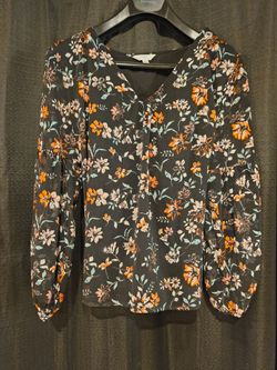 🖤🌹Floral V-Neck Blouse🌹🖤