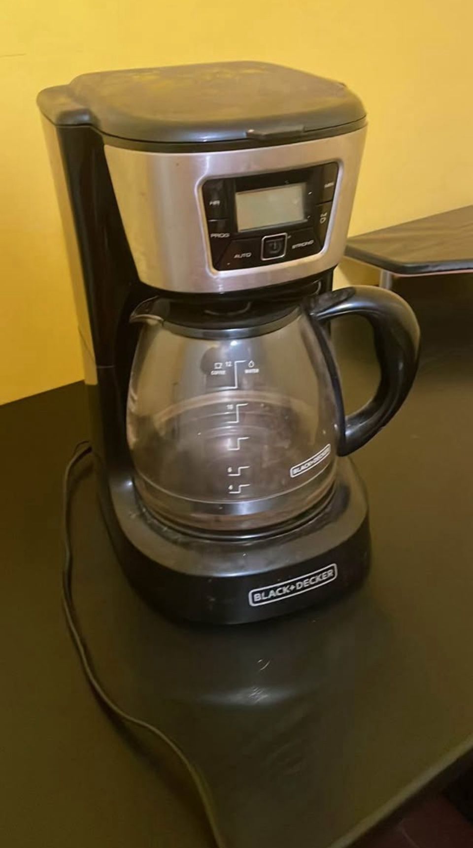 BLACK+DECKER CM2030B 12-Cup Programmable Coffeemaker, Black/Stainless Steel
