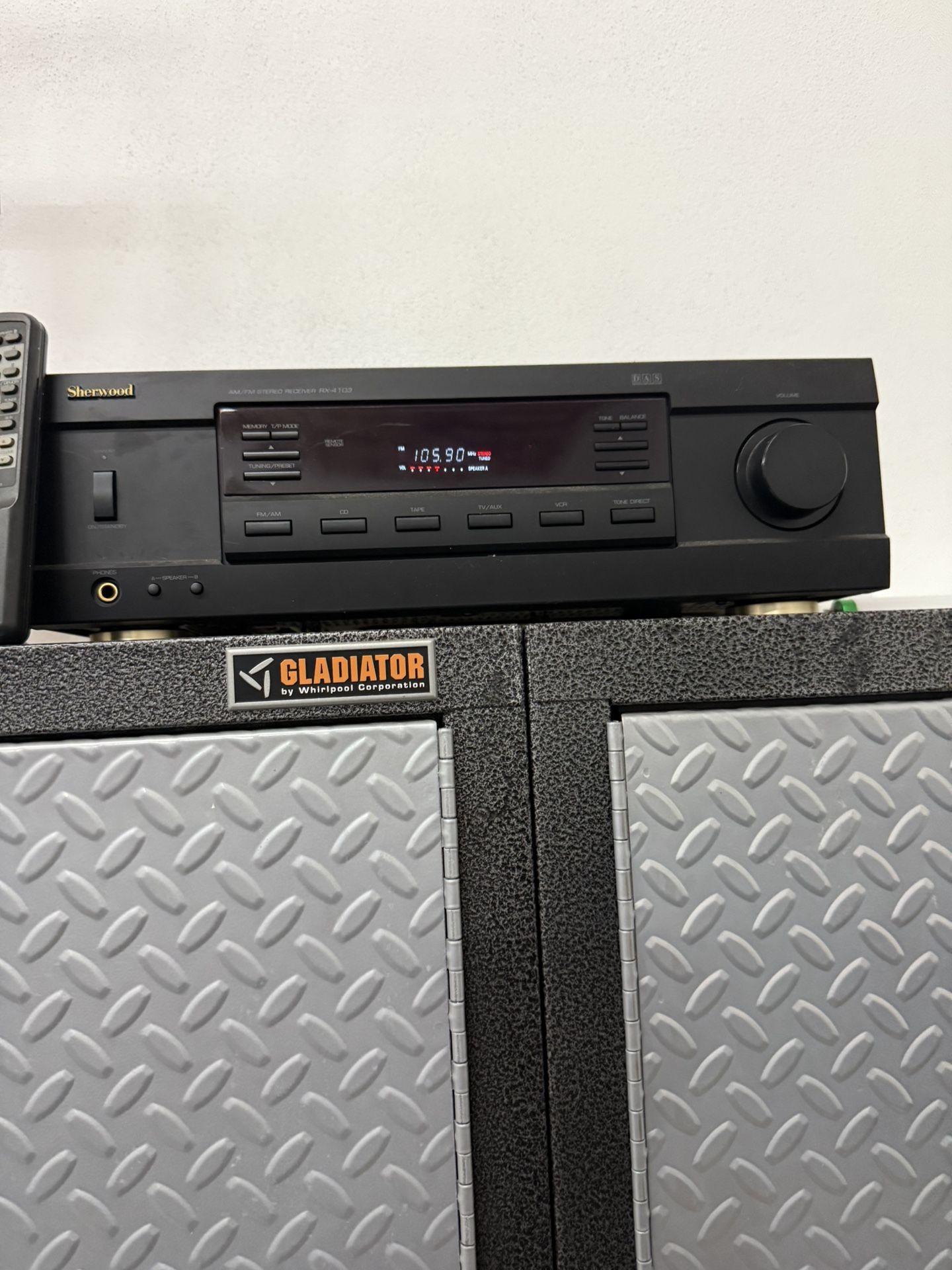 Sherwood AM FM Stereo Receiver With Speakers