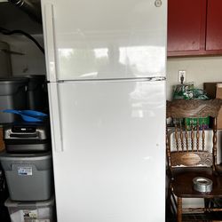 GE Refrigerator for sale